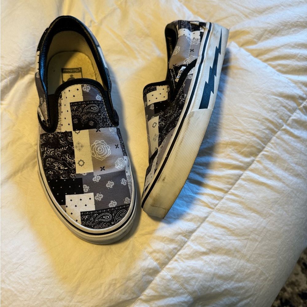 Women’s Sz. 8 Vans Slide On, Custom Design - image 2
